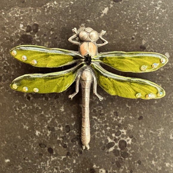 Green enamel dragonfly pin with rhinestones on its wing tips and peach body - Picture 5 of 11